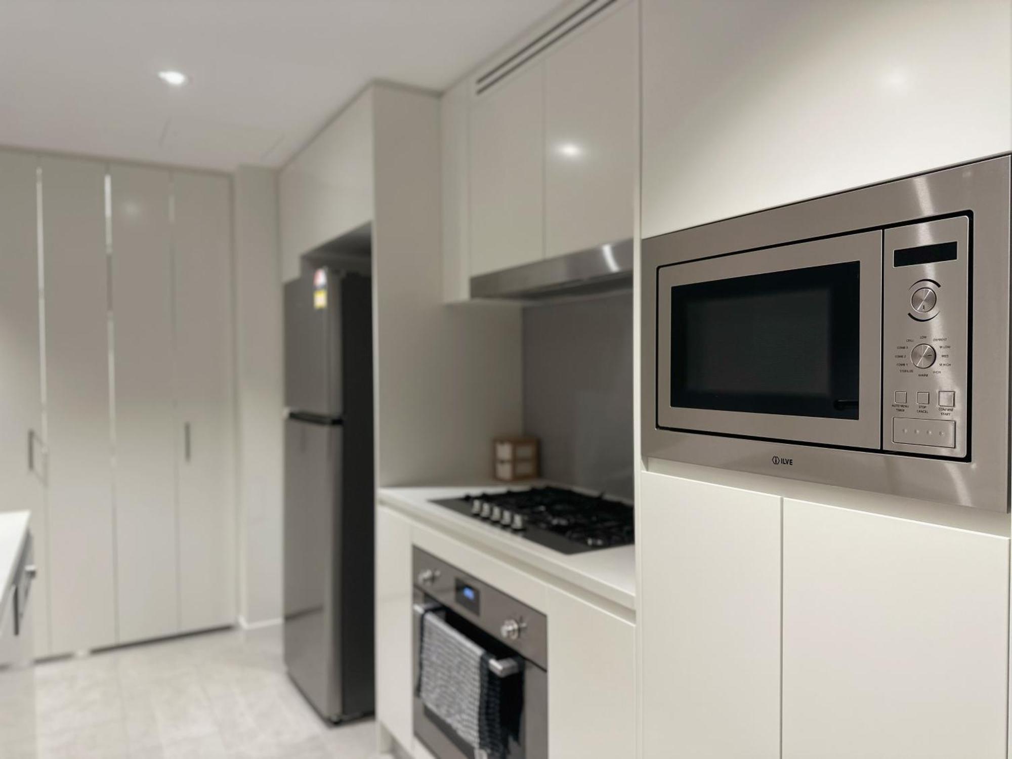 Skyline Serenity Retreat 2 Kingbedsapt Freeparking Apartment