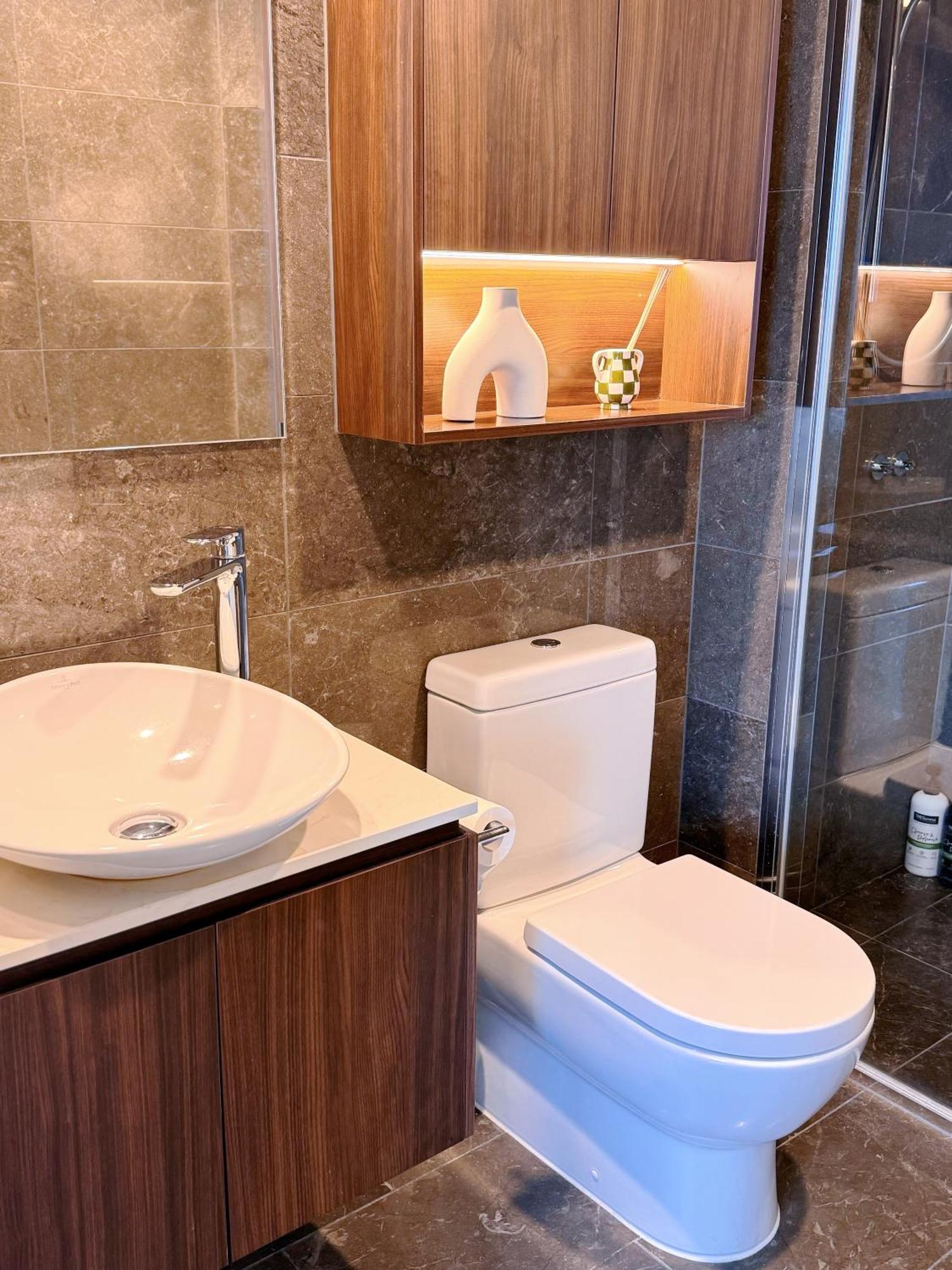 Skyline Serenity Retreat 2 Kingbedsapt Freeparking Apartment